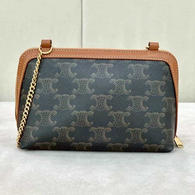 Luxe Limited Sale (ราคาพิเศษ 13,900 ใส่โค้ด SMFCL) Celine Clutch With Chain In Triomphe Canvas And Lambskin With Gold Finishing Tan (Pre-owned) - view 7