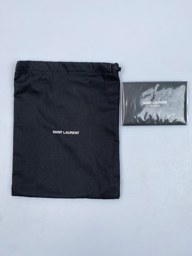 Luxe Limited Sale (ราคาพิเศษ 6,999 ใส่โค้ด LUXESL) Saint Laurent Cassandre Matelasse Small Envelope Wallet In Grain De Poudre Embossed Leather With Gold-Toned Metal Hardware Noir (Pre-owned) - view 11