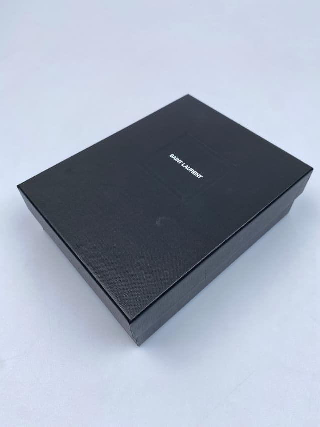 Luxe Limited Sale (ราคาพิเศษ 6,999 ใส่โค้ด LUXESL) Saint Laurent Cassandre Matelasse Small Envelope Wallet In Grain De Poudre Embossed Leather With Gold-Toned Metal Hardware Noir (Pre-owned) - view 12
