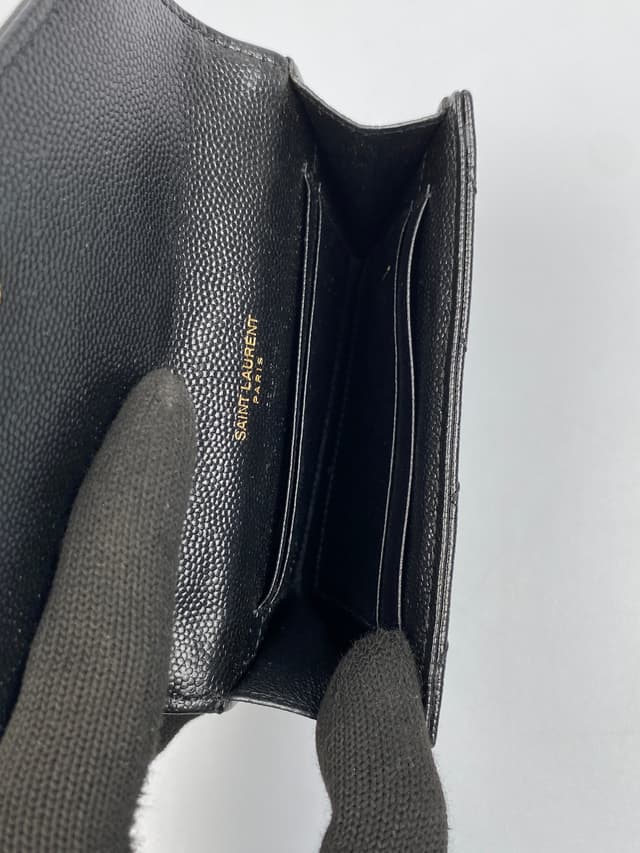 Luxe Limited Sale (ราคาพิเศษ 6,999 ใส่โค้ด LUXESL) Saint Laurent Cassandre Matelasse Small Envelope Wallet In Grain De Poudre Embossed Leather With Gold-Toned Metal Hardware Noir (Pre-owned) - view 7