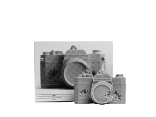 Daniel Arsham Daniel Arsham Eroded Camera Candle Grey - view 5